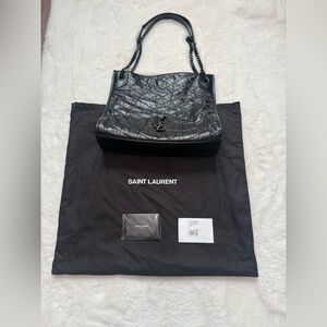 Saint Laurent Niki Medium shopping Tote Bag in Crinkled Vintage leather